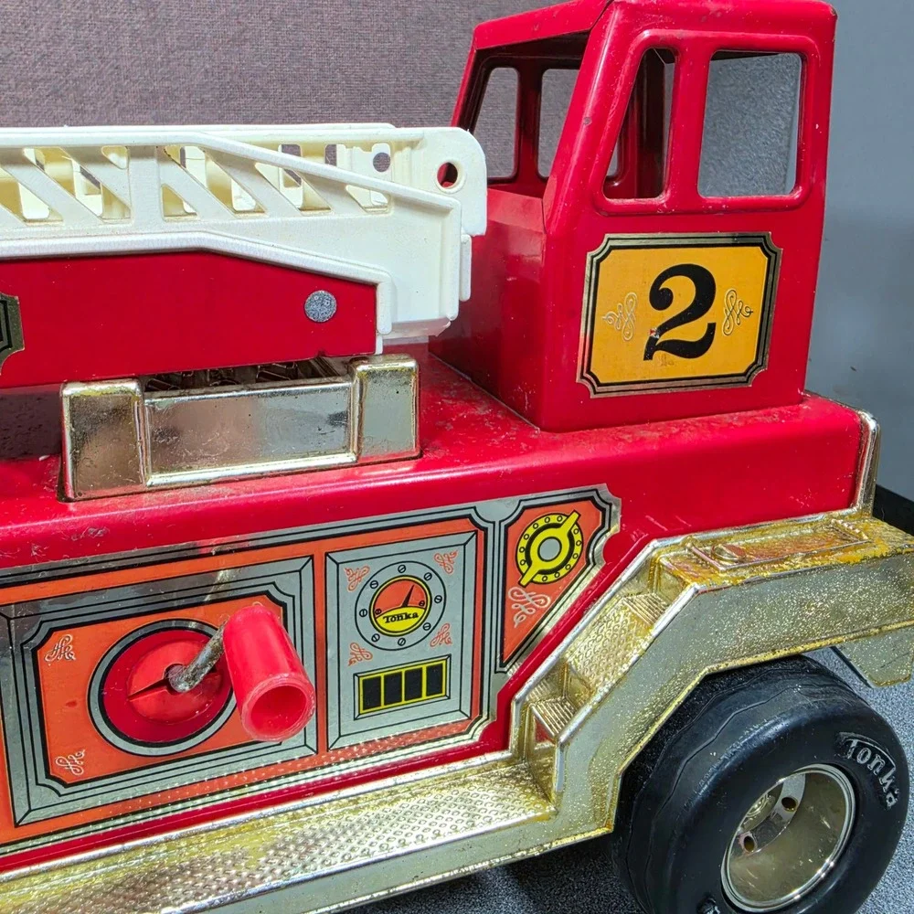 Vintage Tonka Hook and Ladder‎ Fire Truck #2 Plastic/Steel W/Siren Made In USA